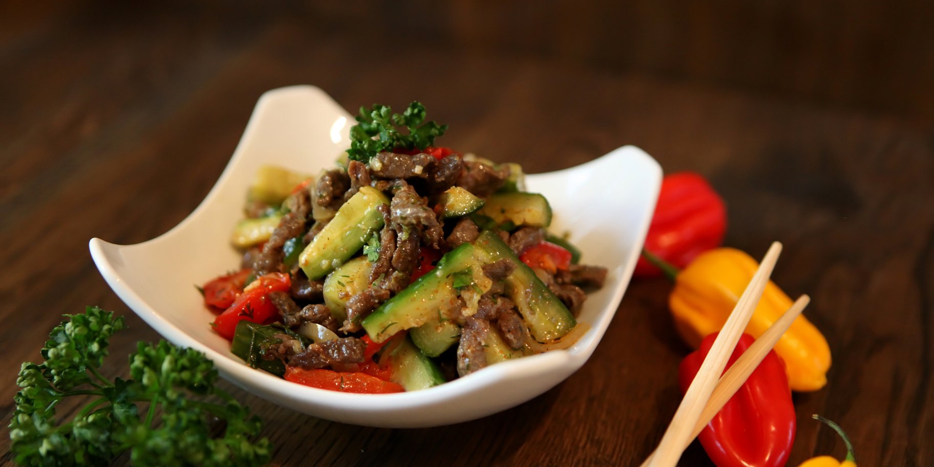 Яловичина з огірками