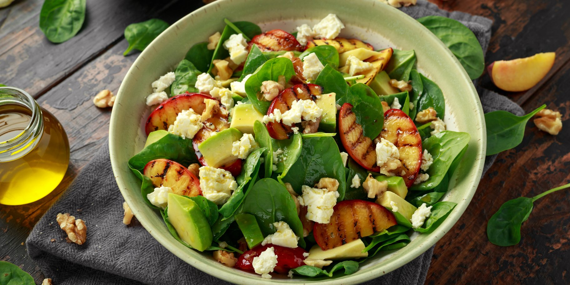 Салат з персиком