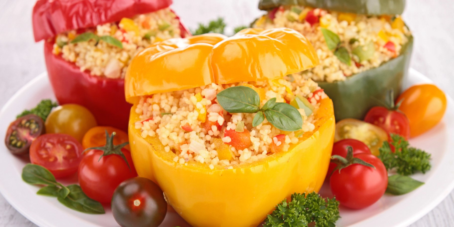 Фарширований перець з кускусом і курятиною