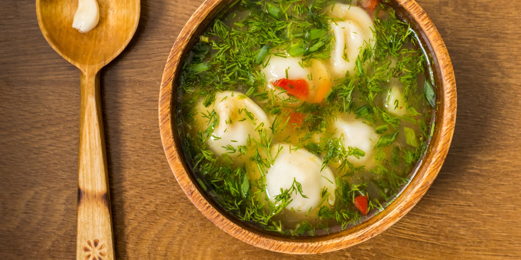 Суп із пельменями і зеленню