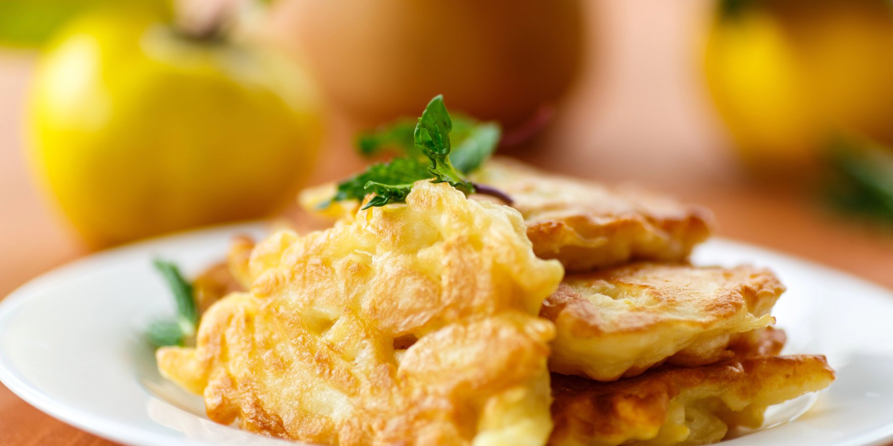 Оладки з яблуками