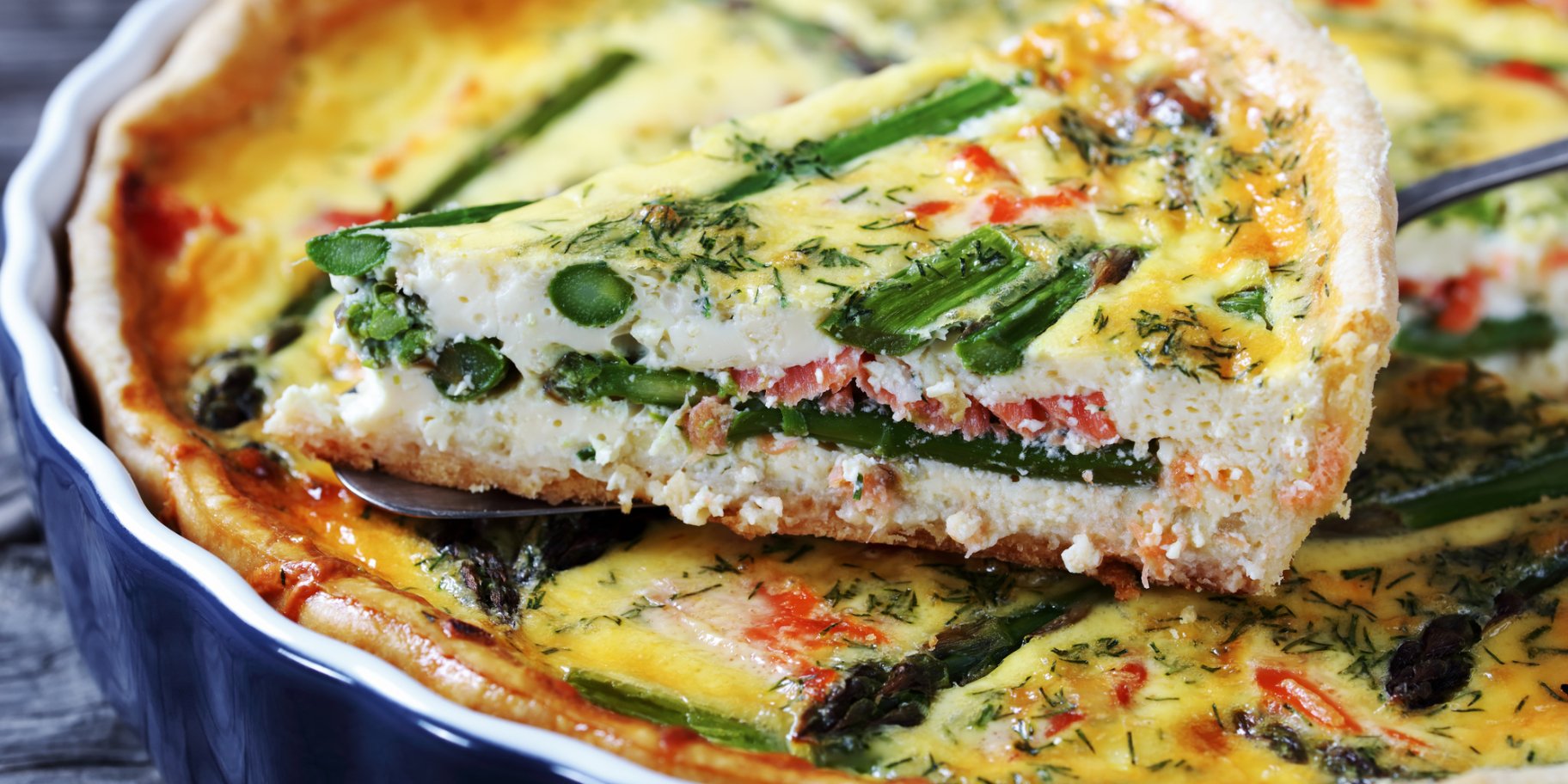 Кіш з лососем і спаржею