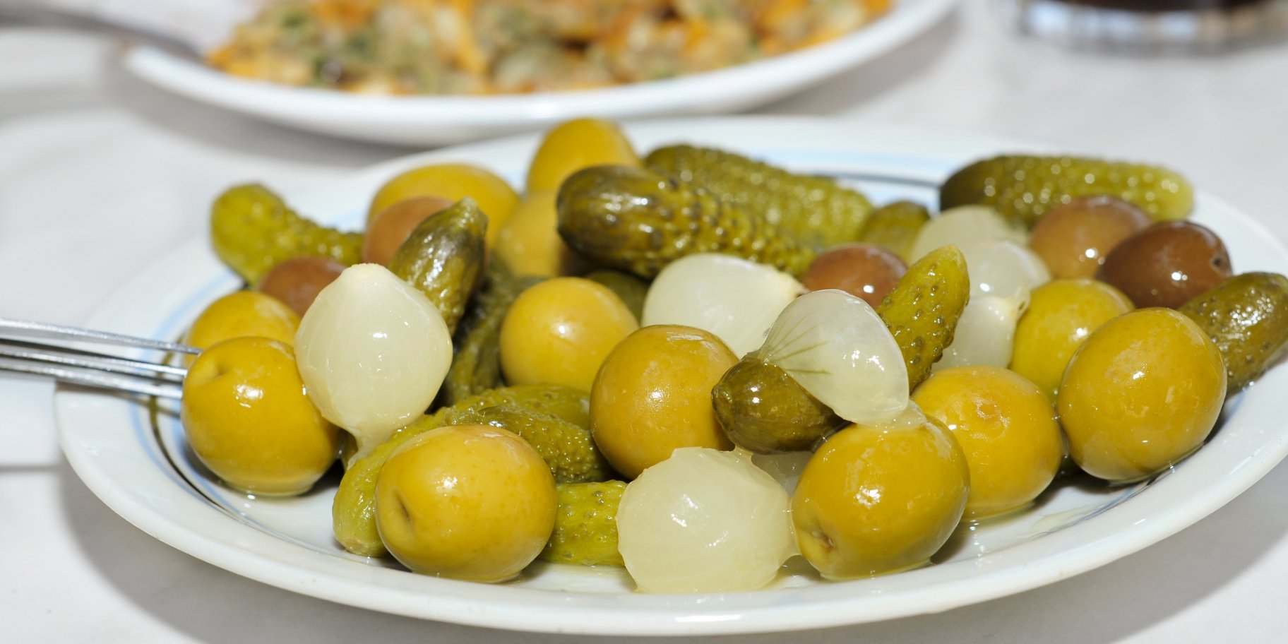 Огірки з оливками