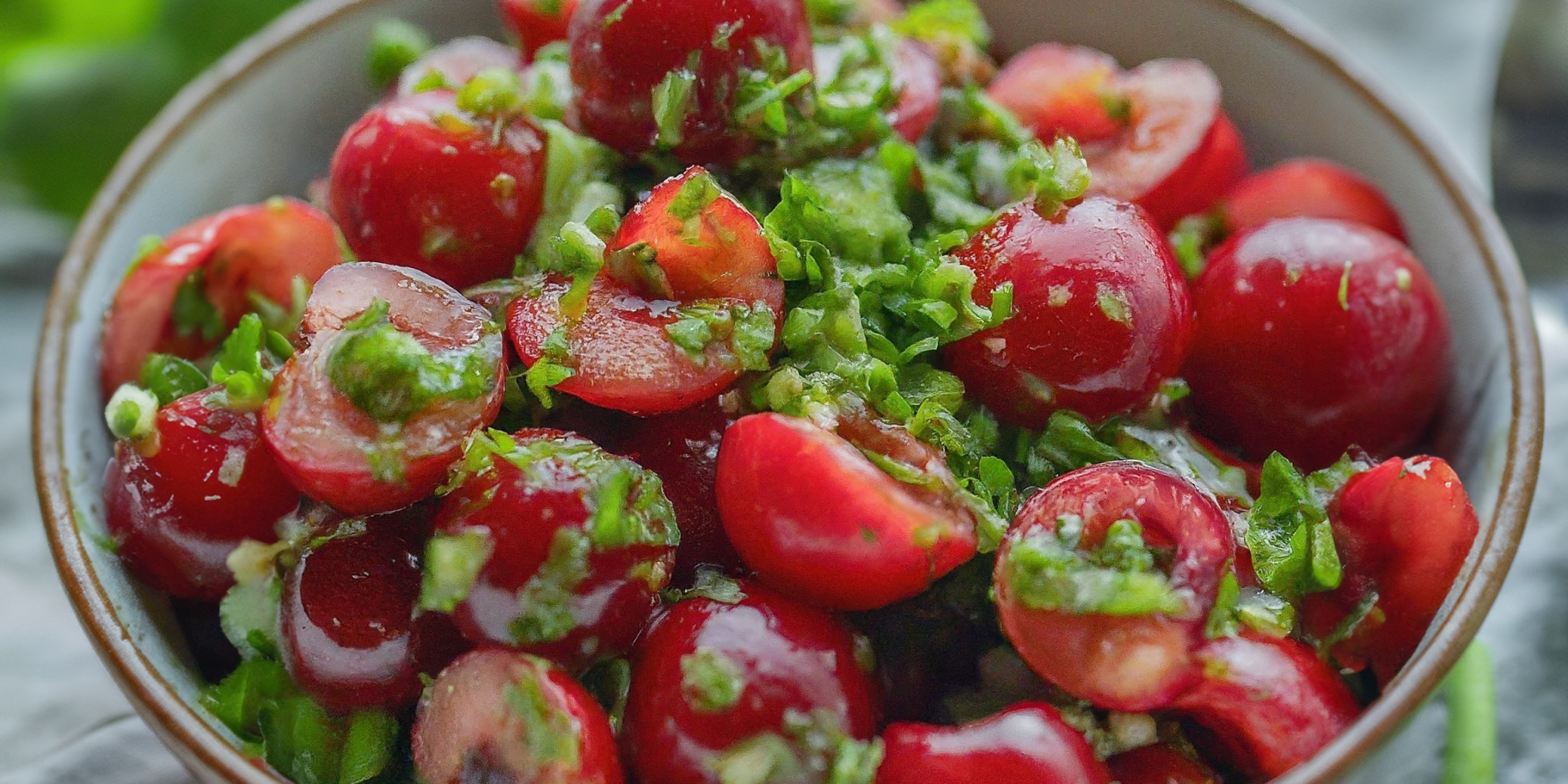 Салат з вишнею і часником на зиму