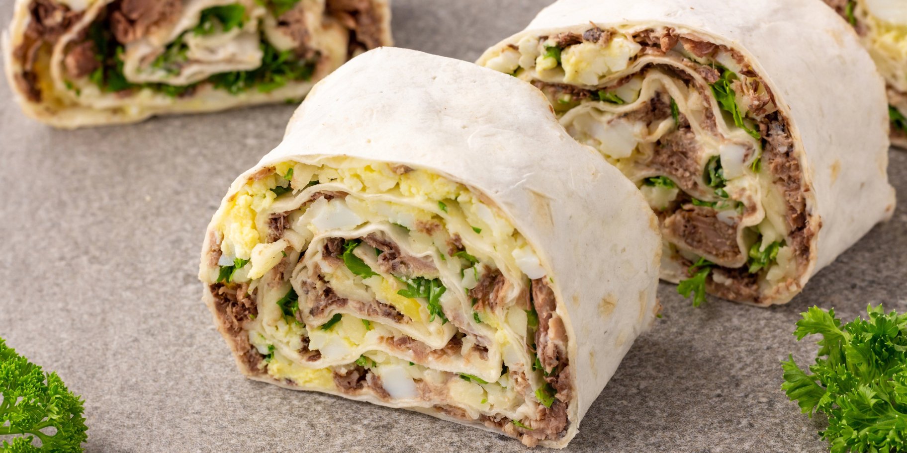 Рулет з лаваша з тунцем