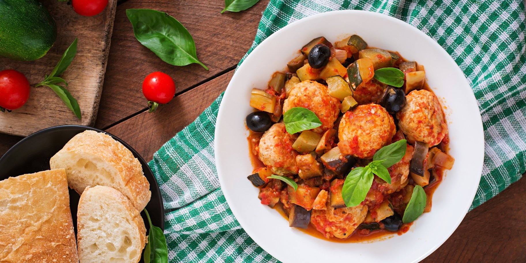 Теплый салат с фрикадельками