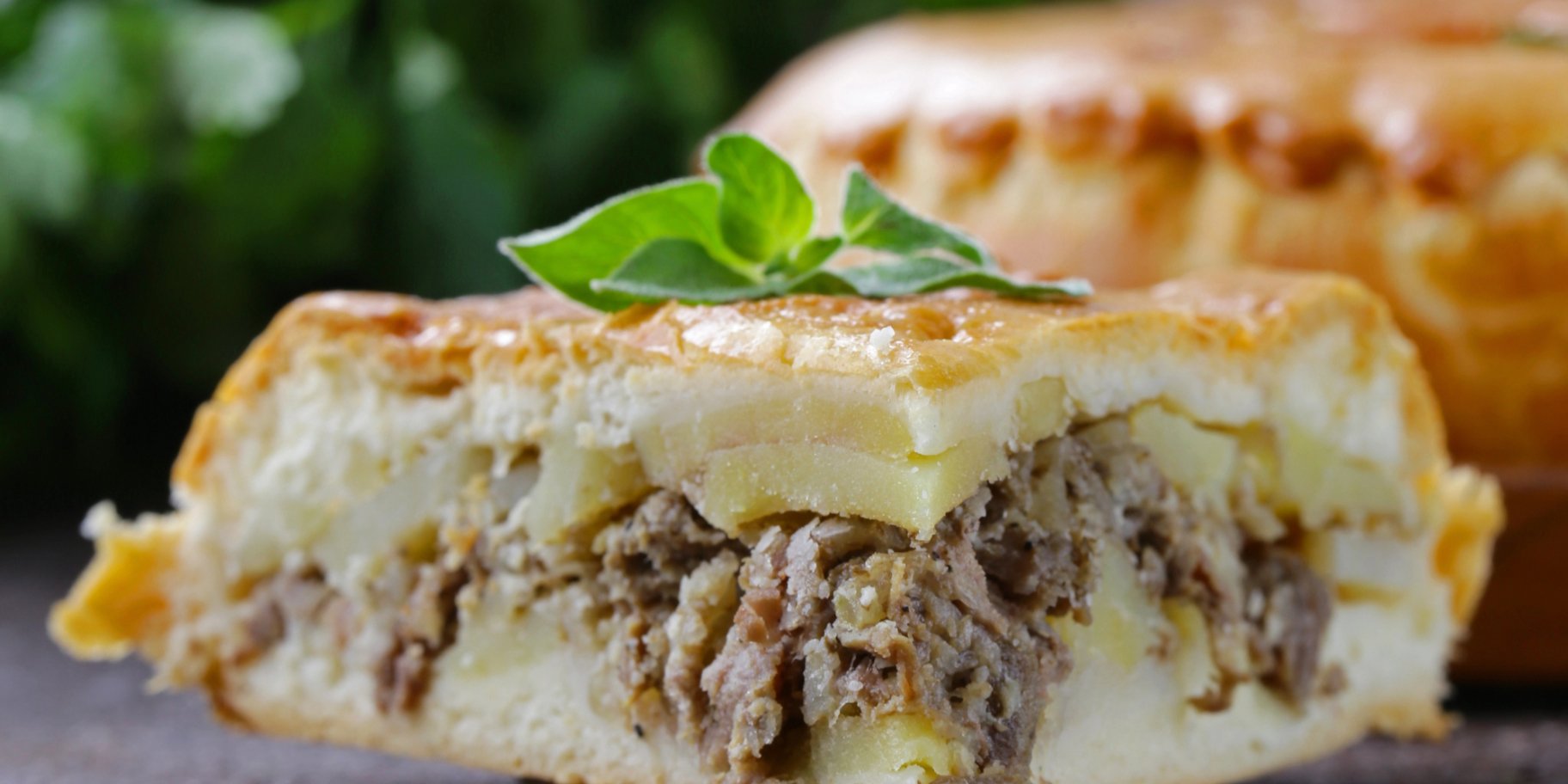 Пиріг з картоплею і м'ясом