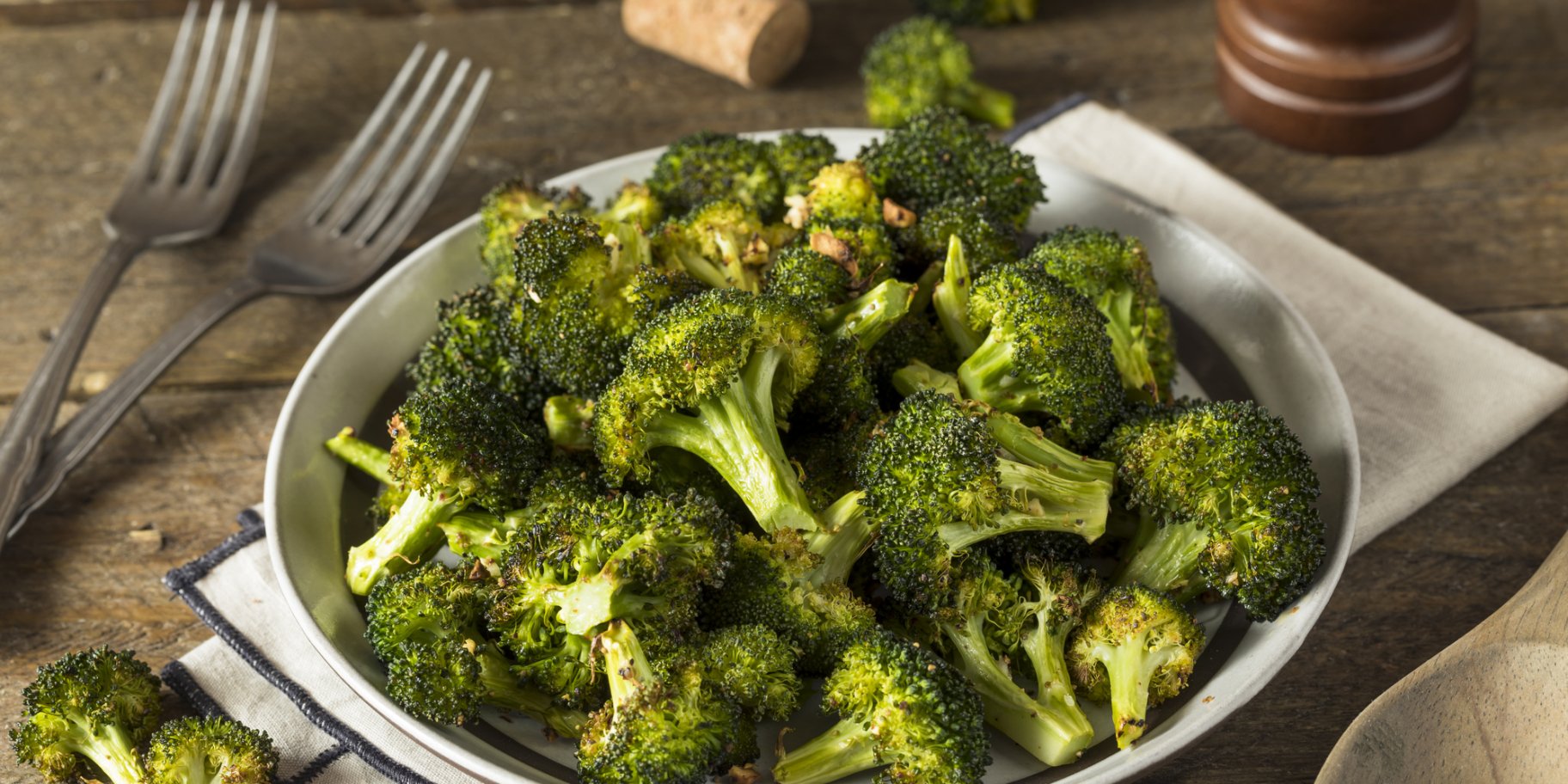 Броколі з карамелізованою цибулею