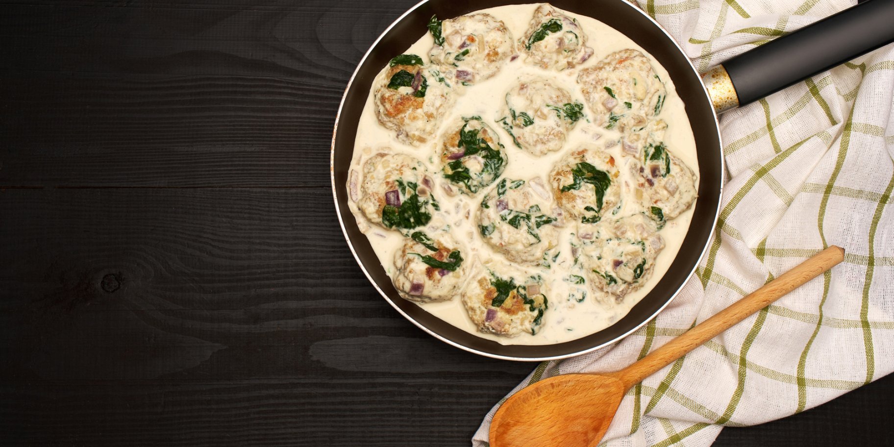 Курячі тефтелі, запечені у соусі бешамель