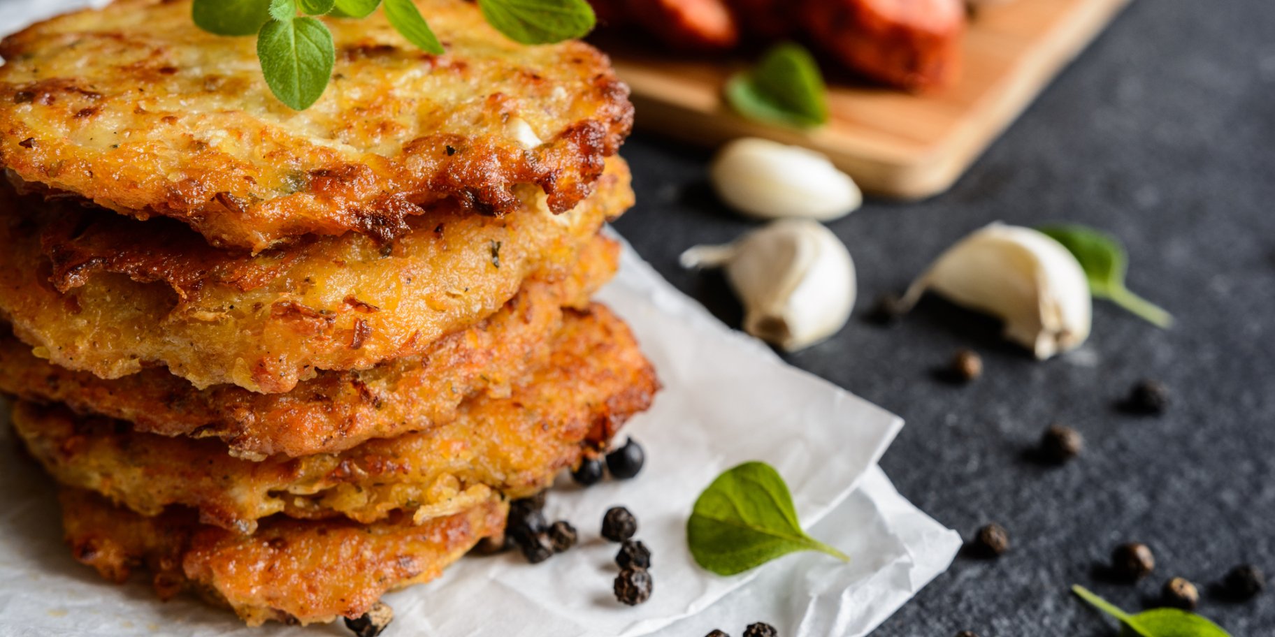 Деруни з ковбасою