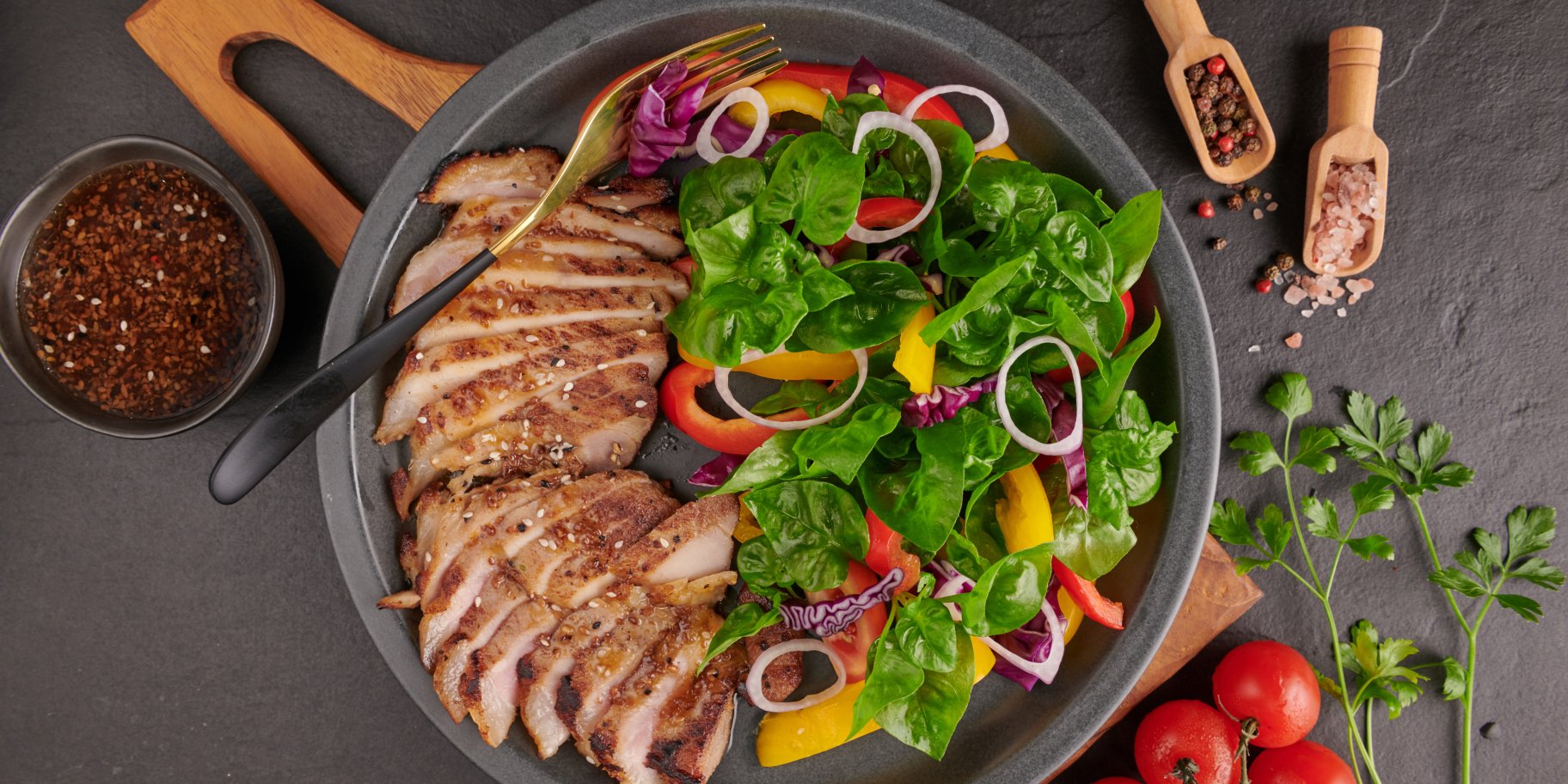 М'ясо з овочами і зеленню