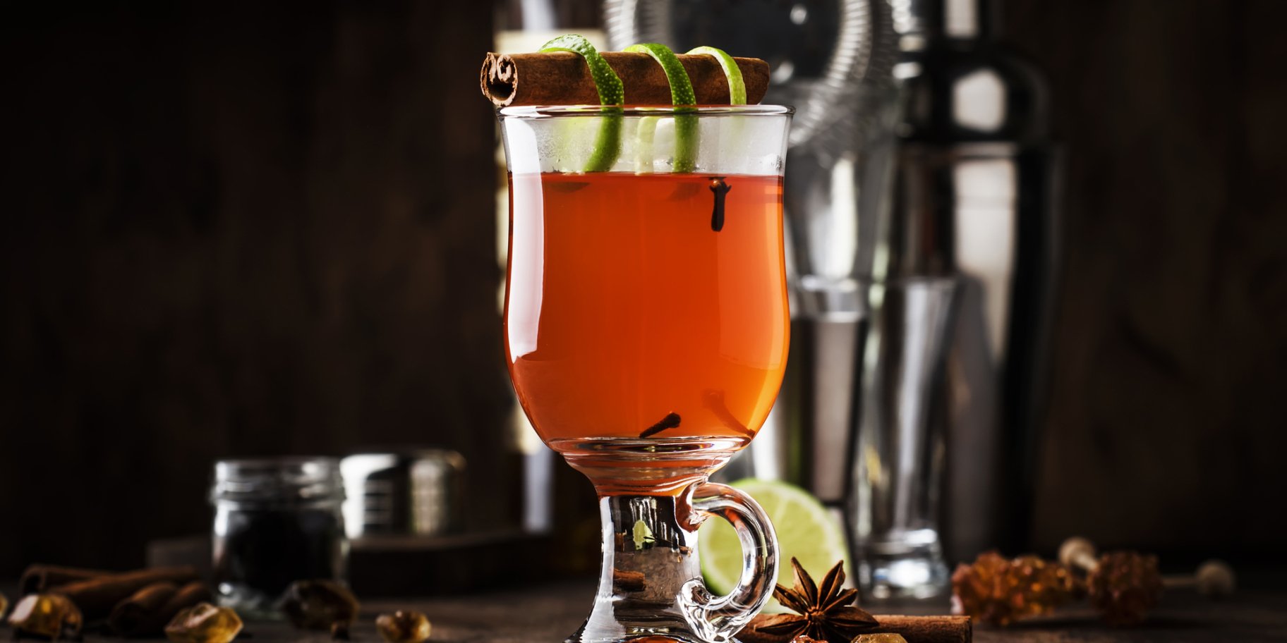 Пряний ромовий напій з цинамоном і сіллю