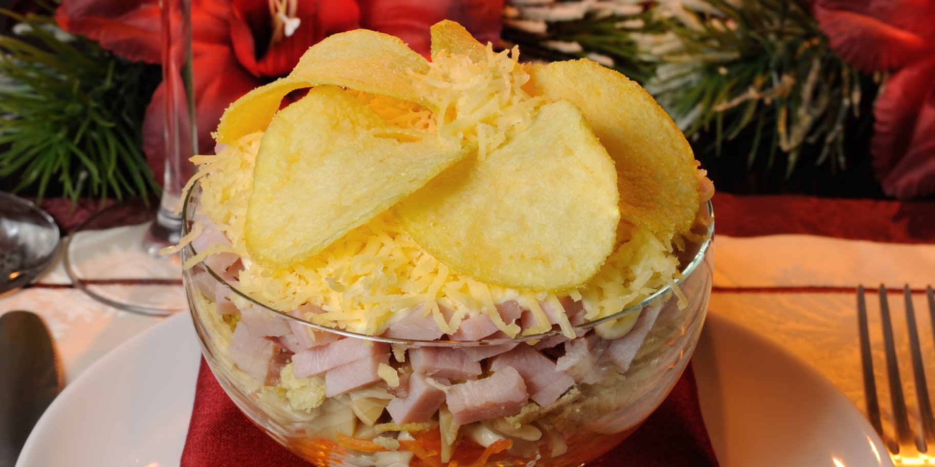 Салат з ковбасою і чипсами - рецепт