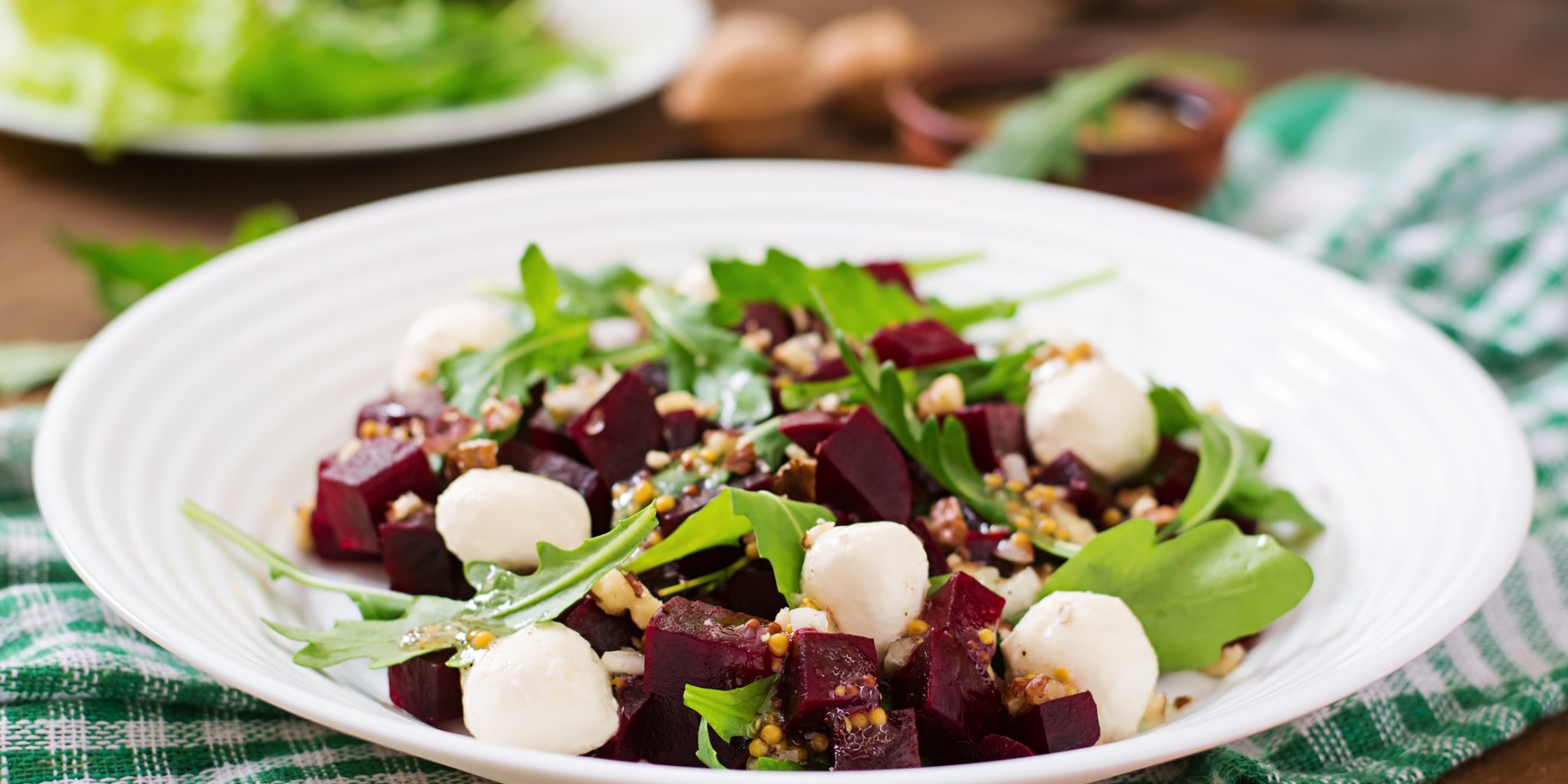 Салат з буряком і моцарелою