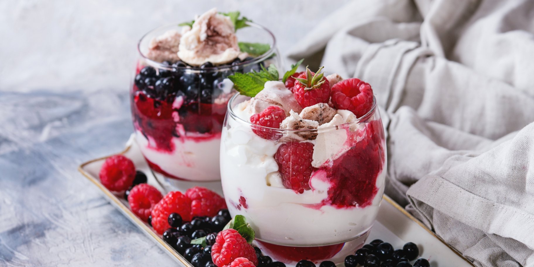 Ягідний трайфл з малиною і смородиною