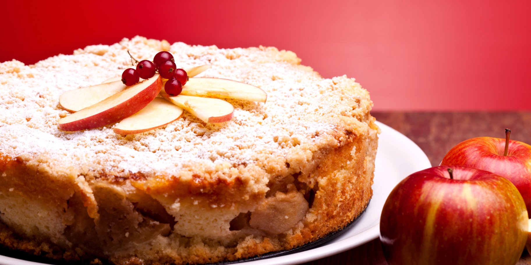 Класична шарлотка з яблуками