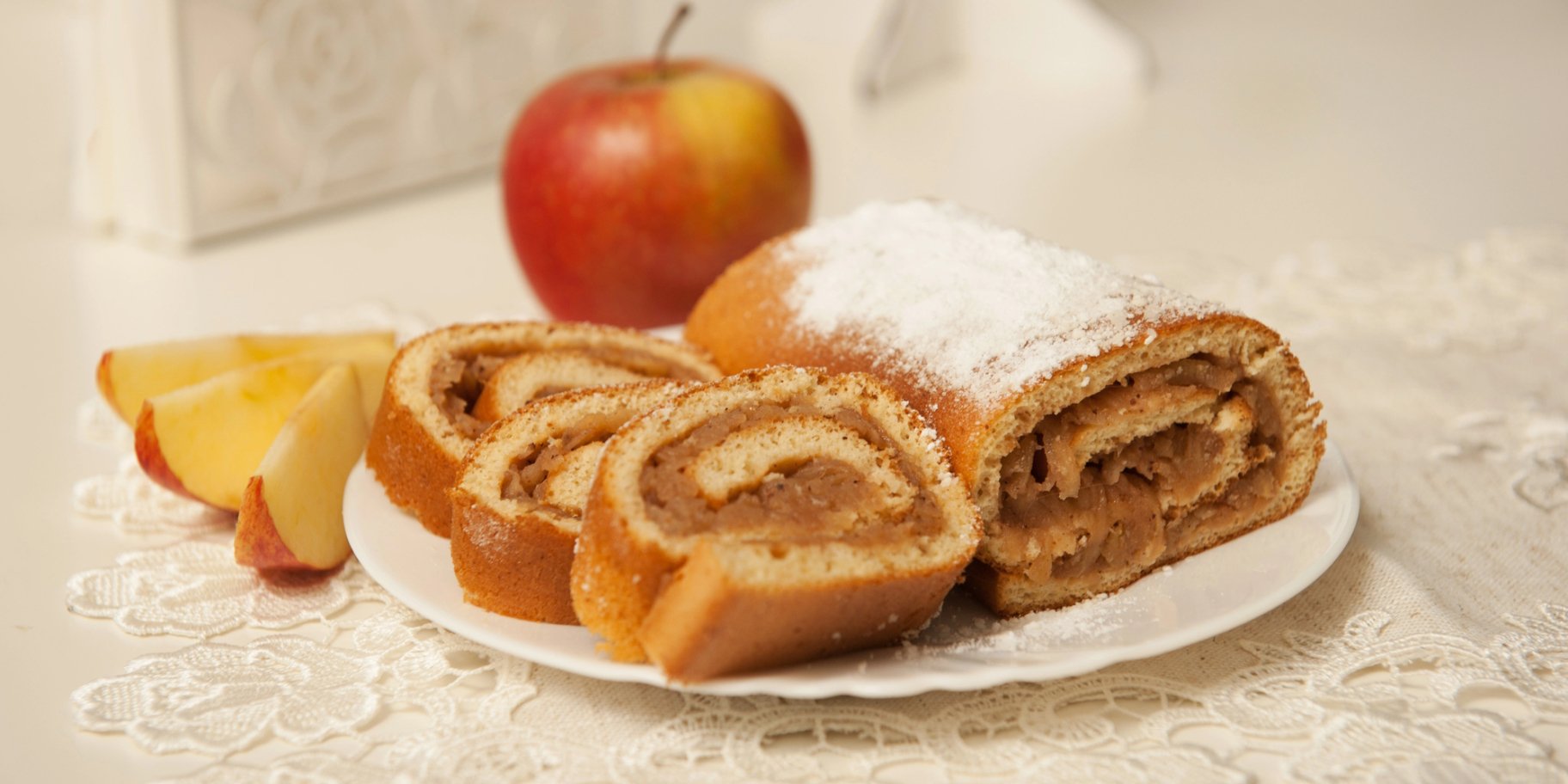 Рулет з натертих яблук