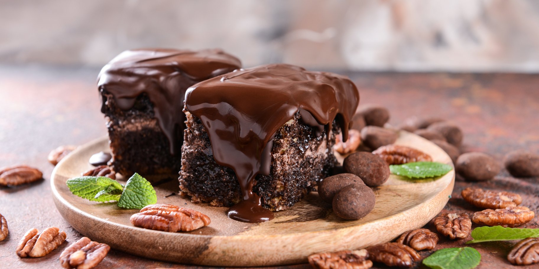 Пляцок з горіхами і глазур'ю