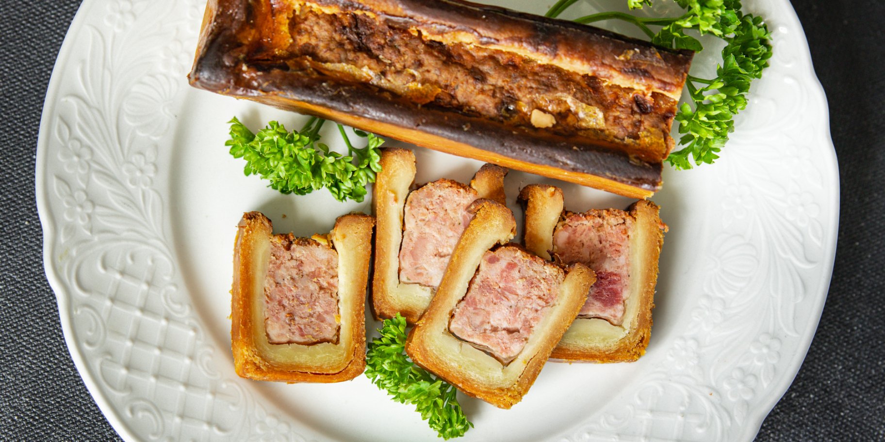 Страсбурзький пиріг з м'ясного асорті