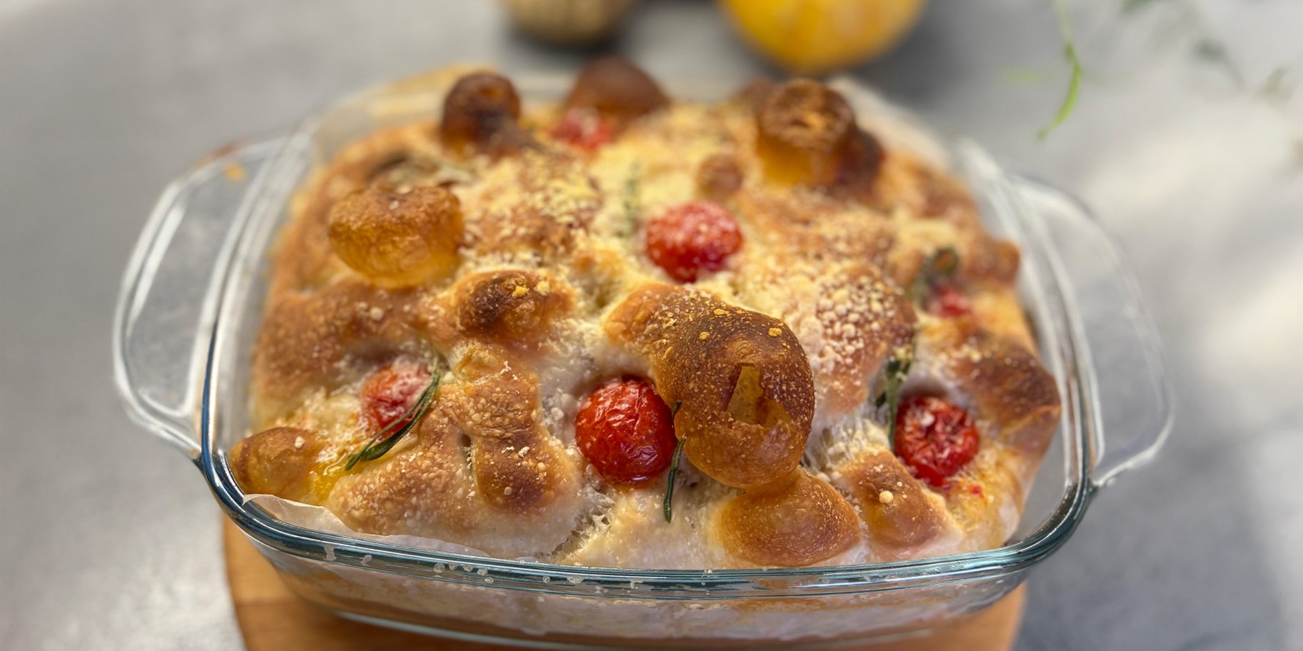 Фокача з помідорами