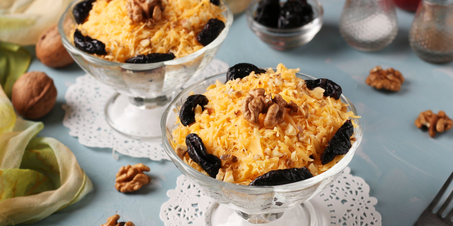 Салат із чорносливом, сирком і горіхами