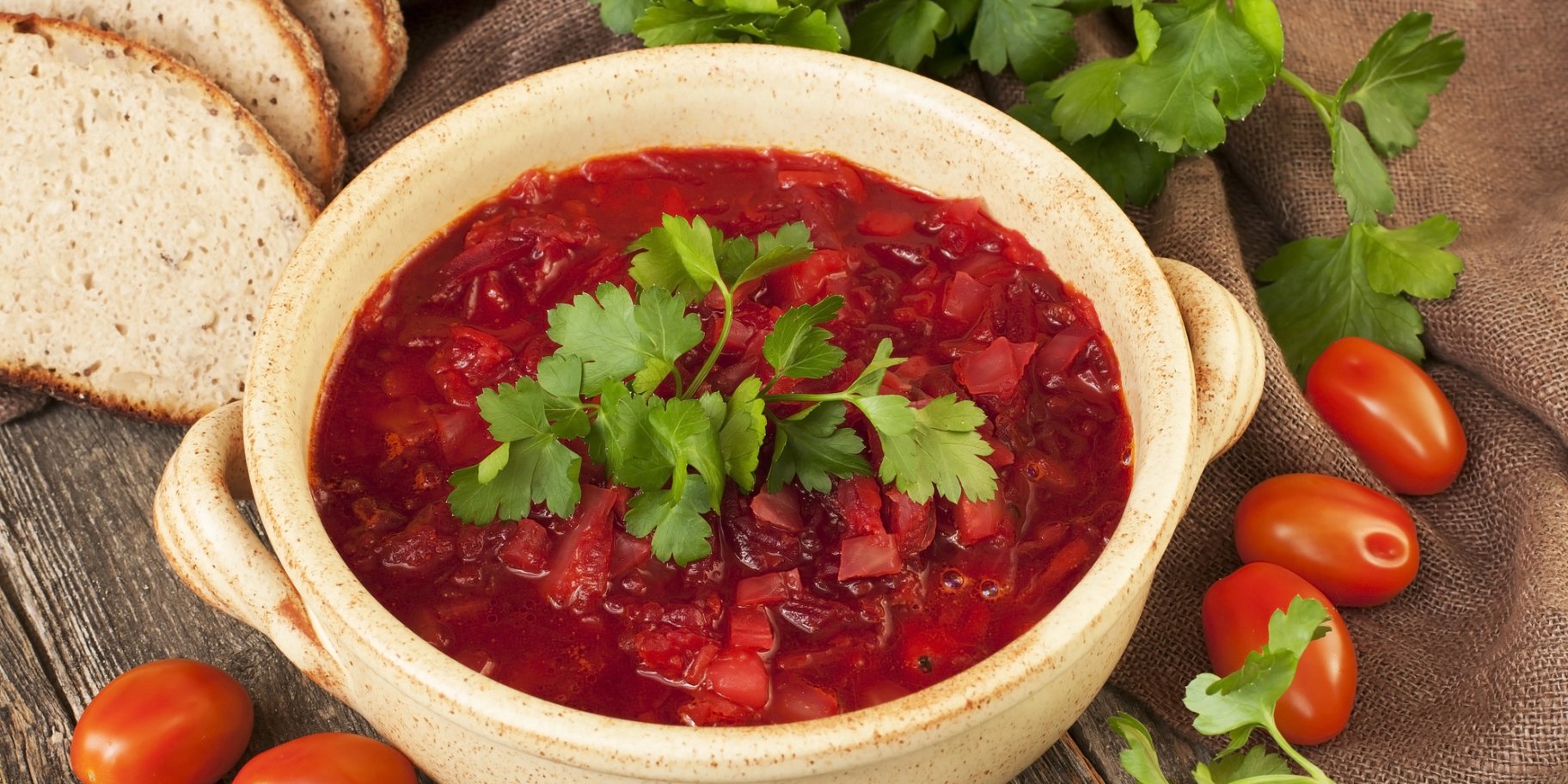 Пісний борщ з рибною консервою