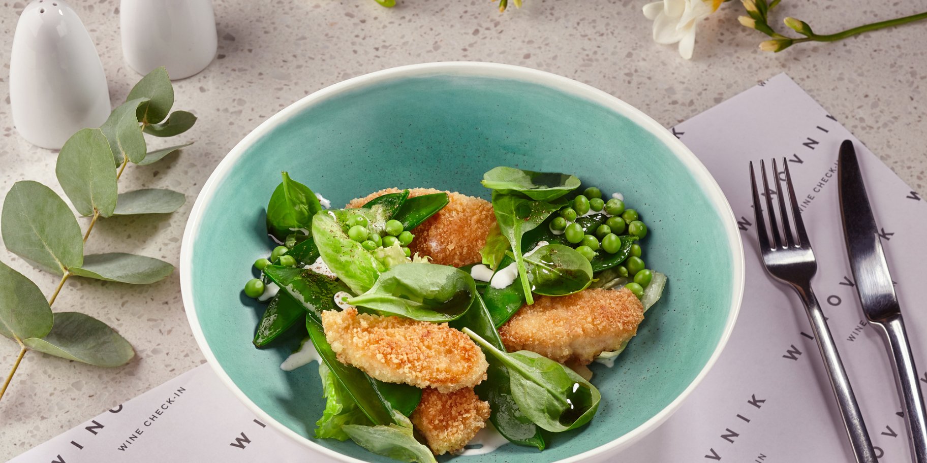 Курка зі шпинатом і горохом