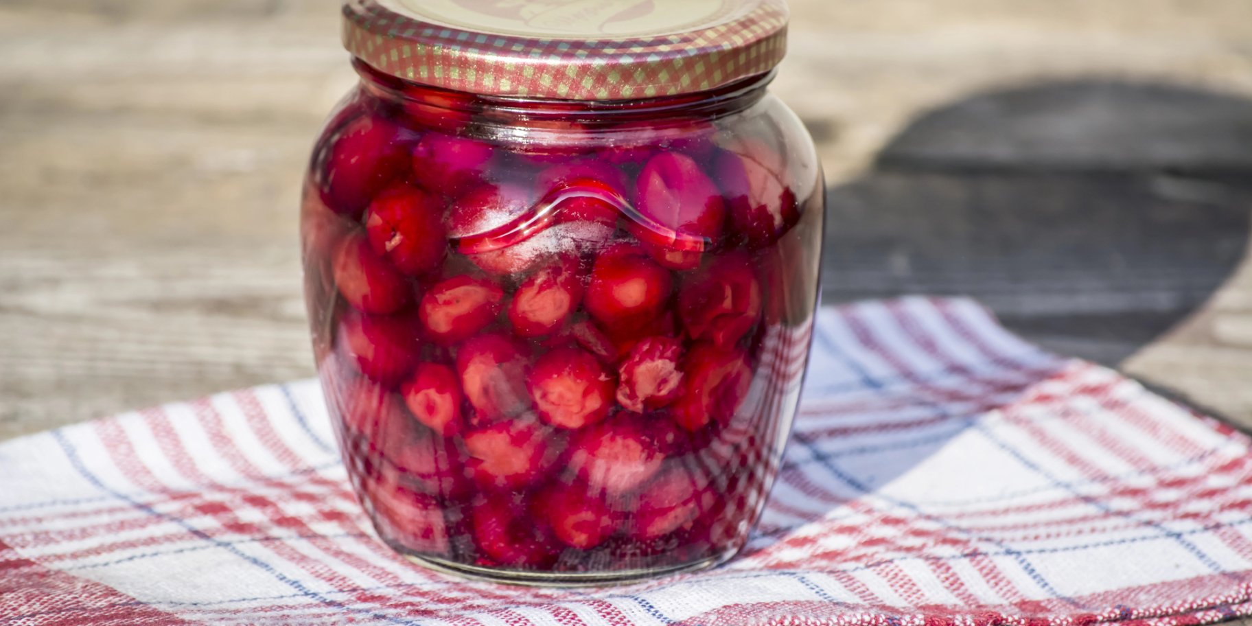 Вишня у власному соку