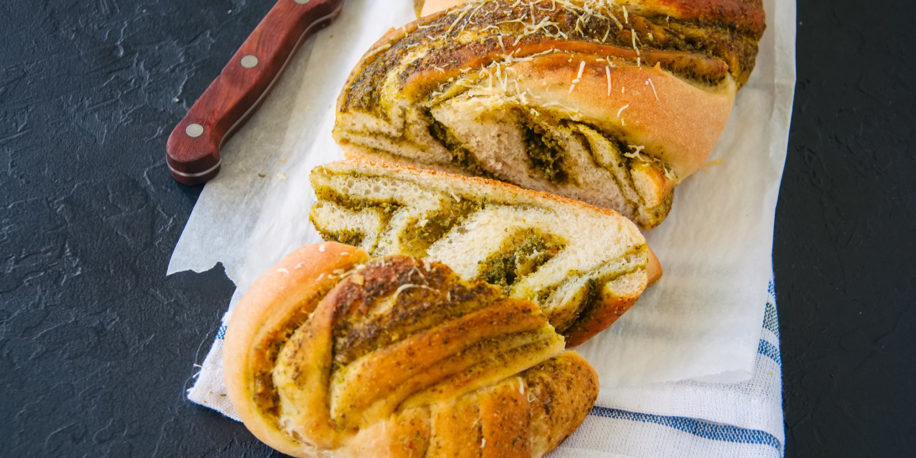 Плетеный хлеб со шпинатом