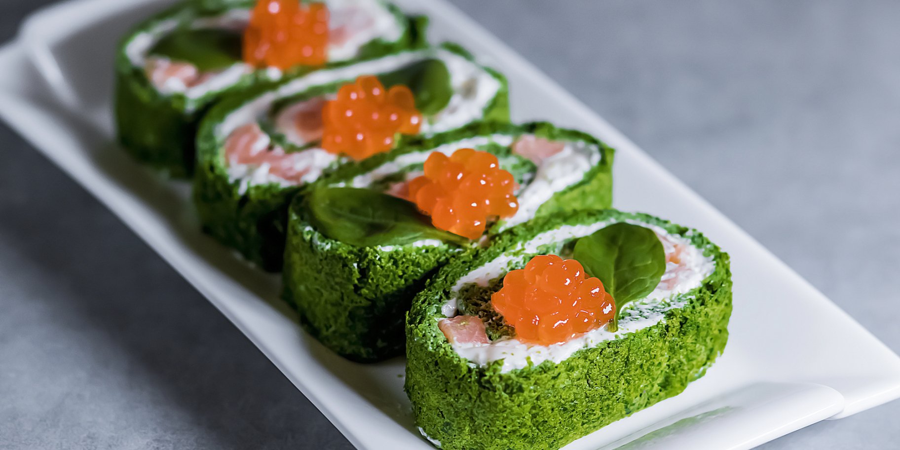 Закусочний рулет з червоною ікрою