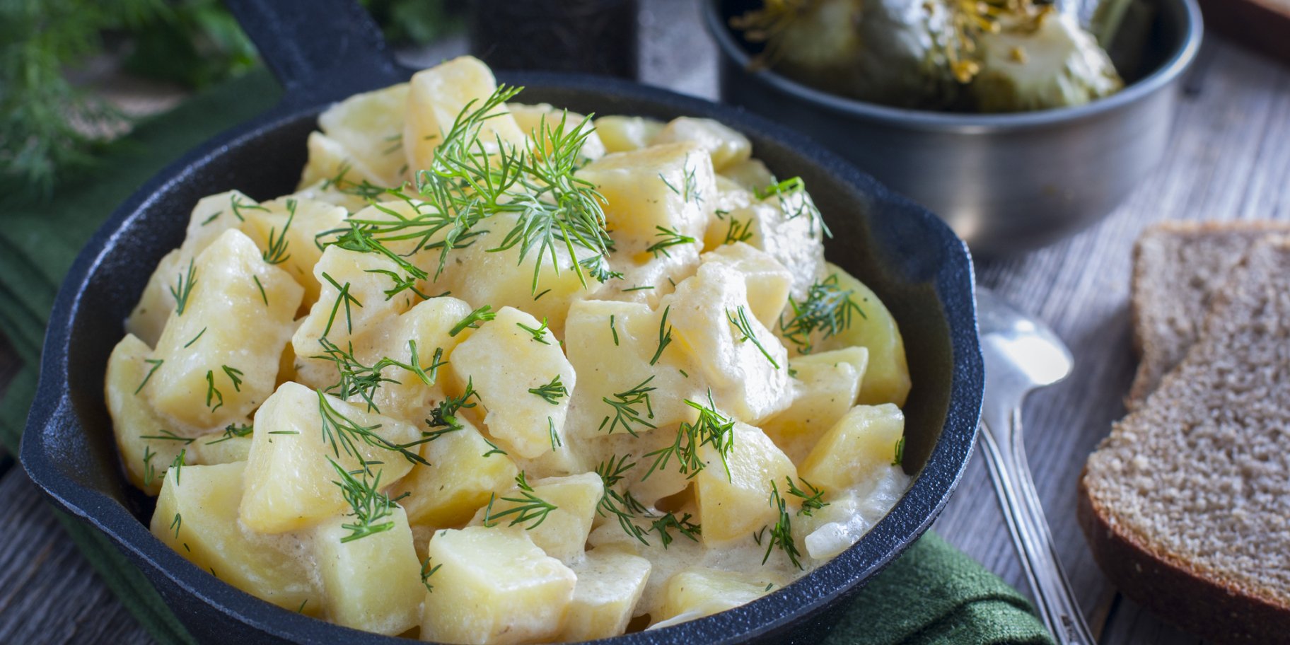 Тушкована молода картопля