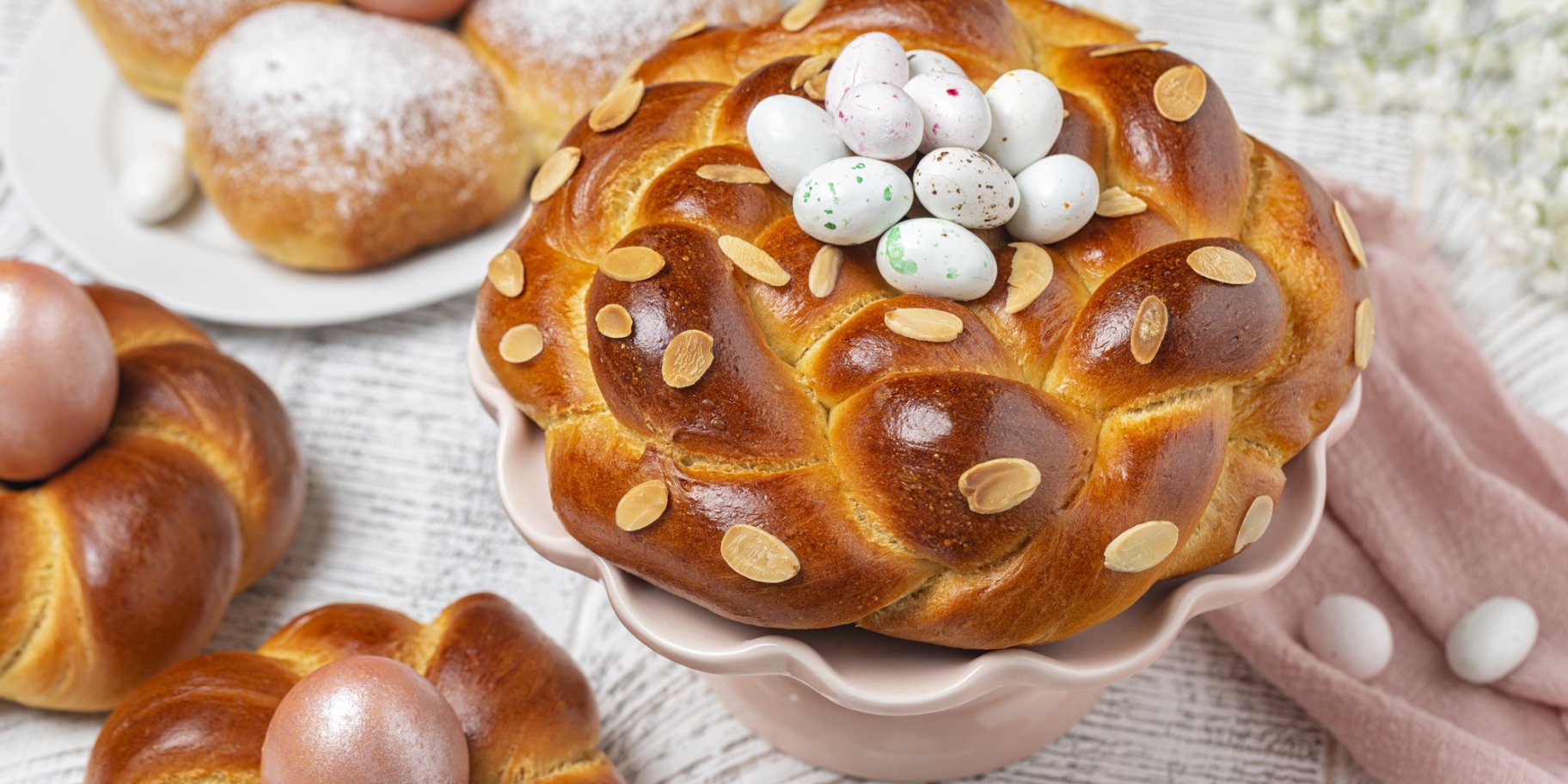 Пасхальный венок с орехами