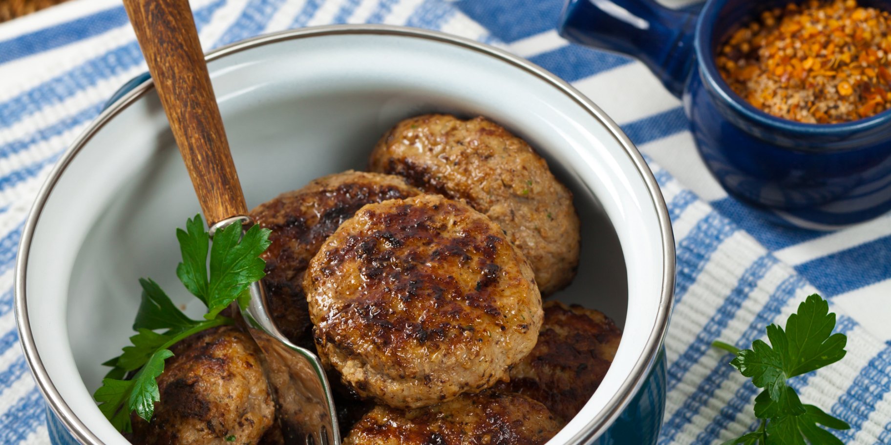 Запечені котлети в духовці