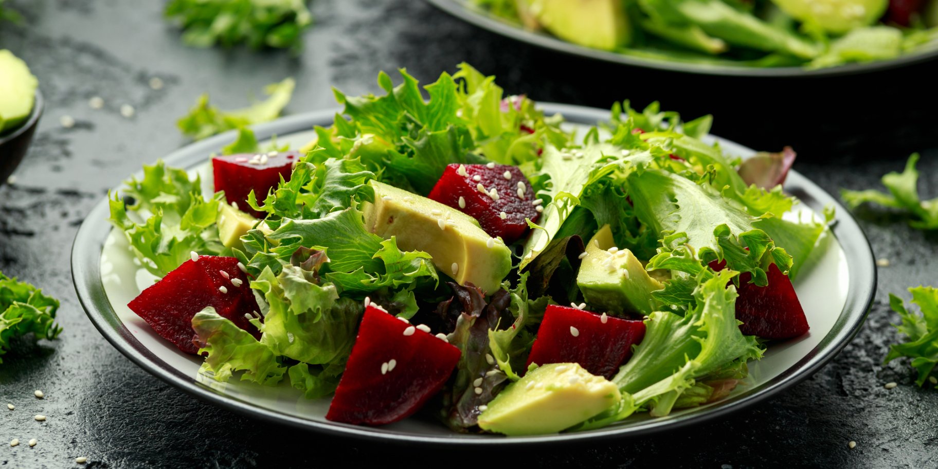 Салат з буряком та авокадо