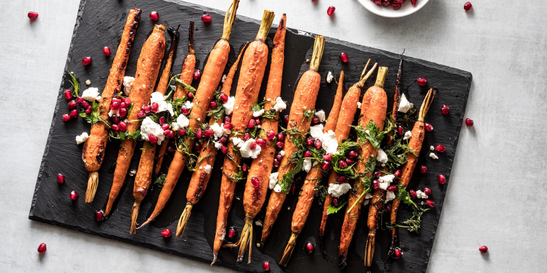 Молода морква з бринзою та кропом