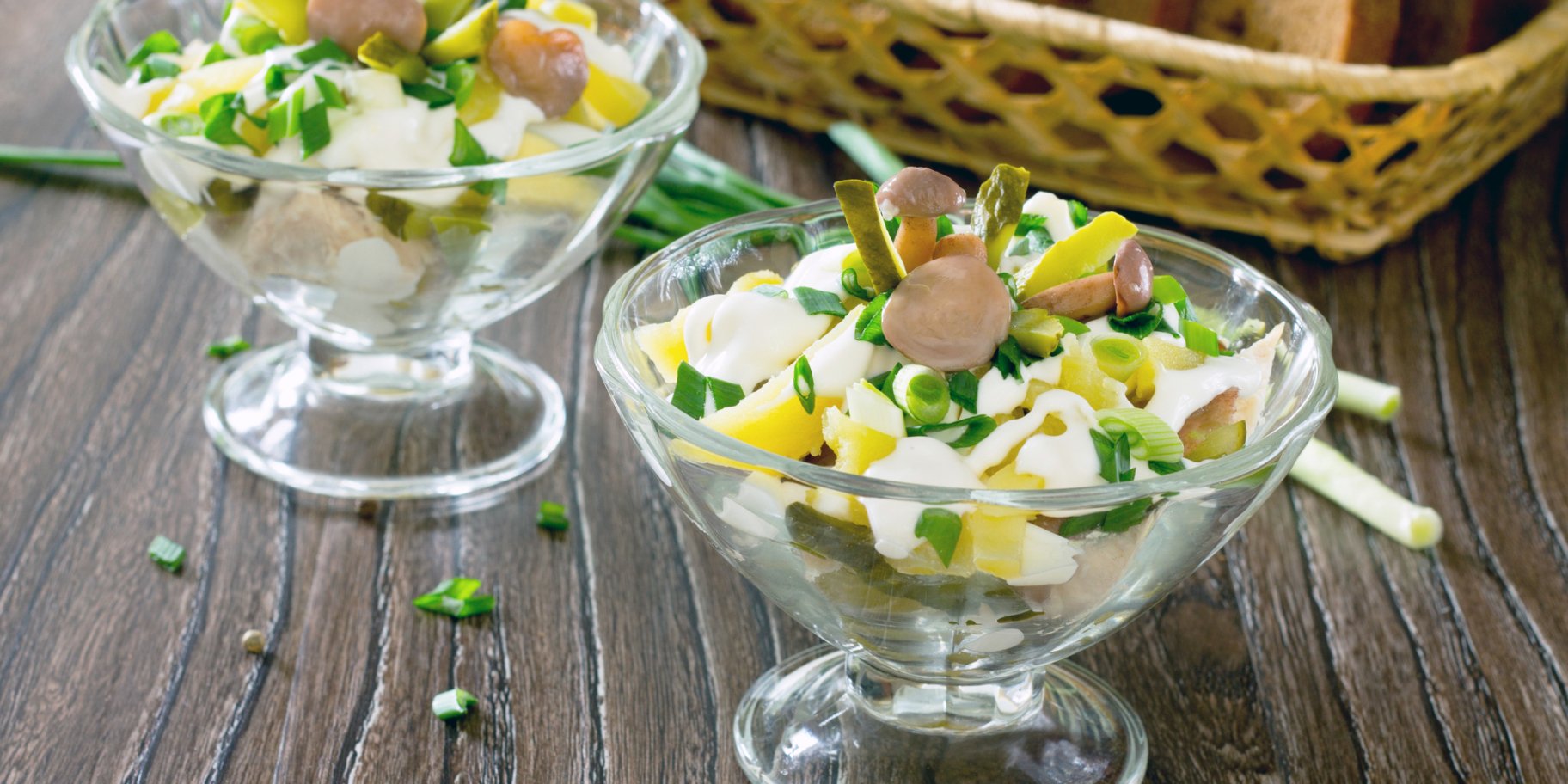 Сільський салат з картоплею та грибами