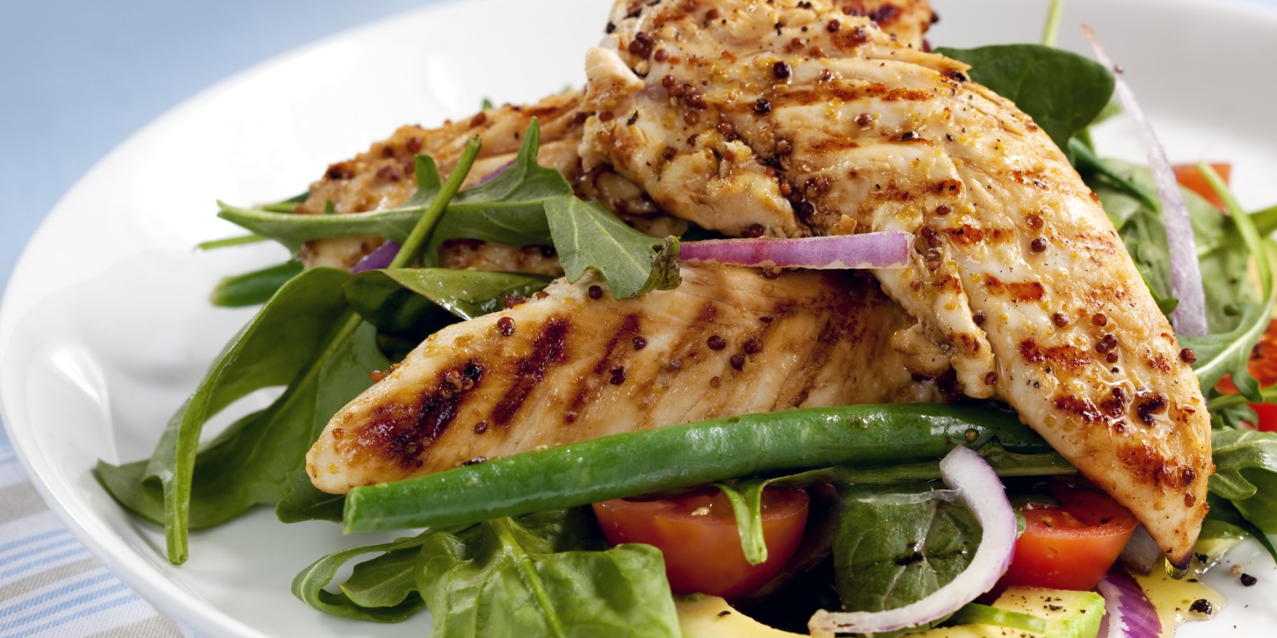 Салат з куркою та овочами