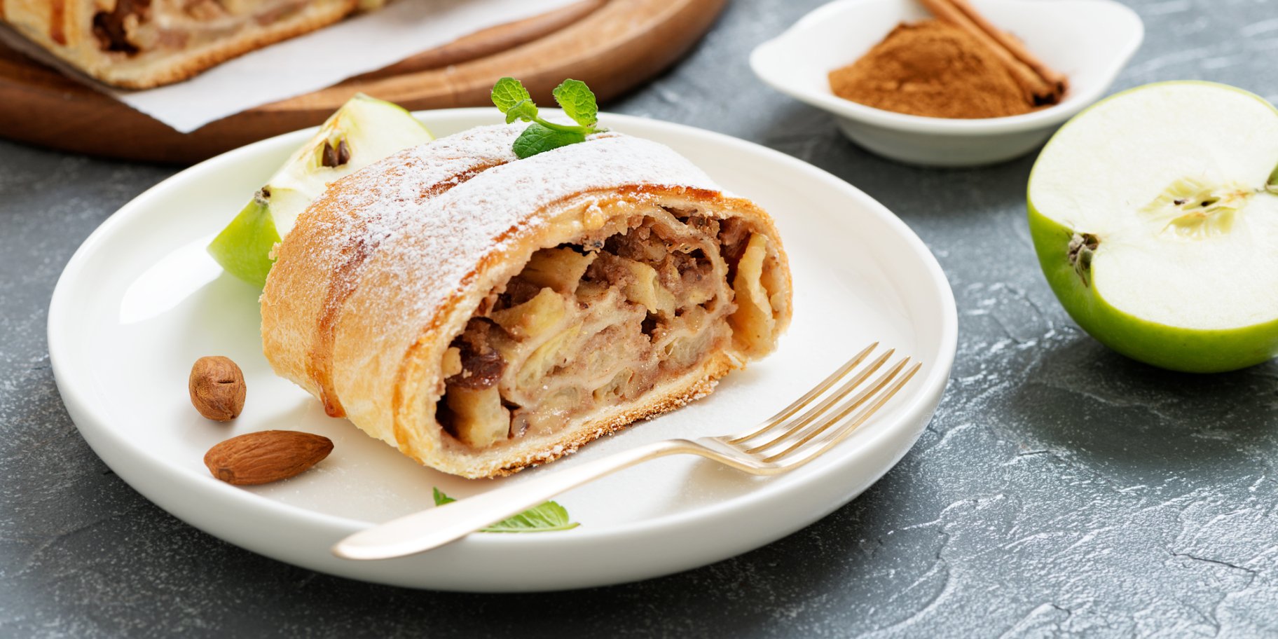 Веганський яблучний струдель