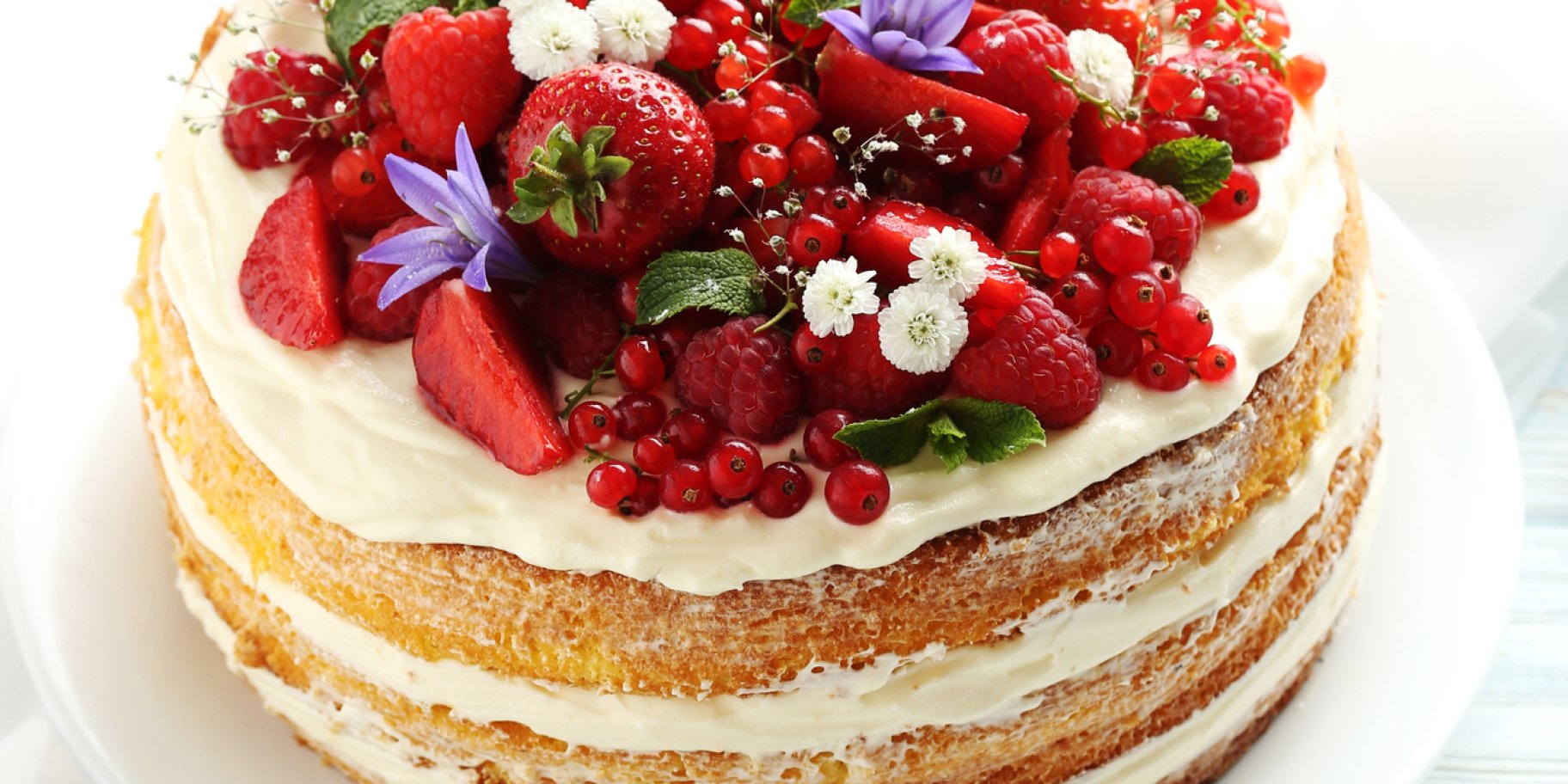 Многослойный ягодный торт с кремом