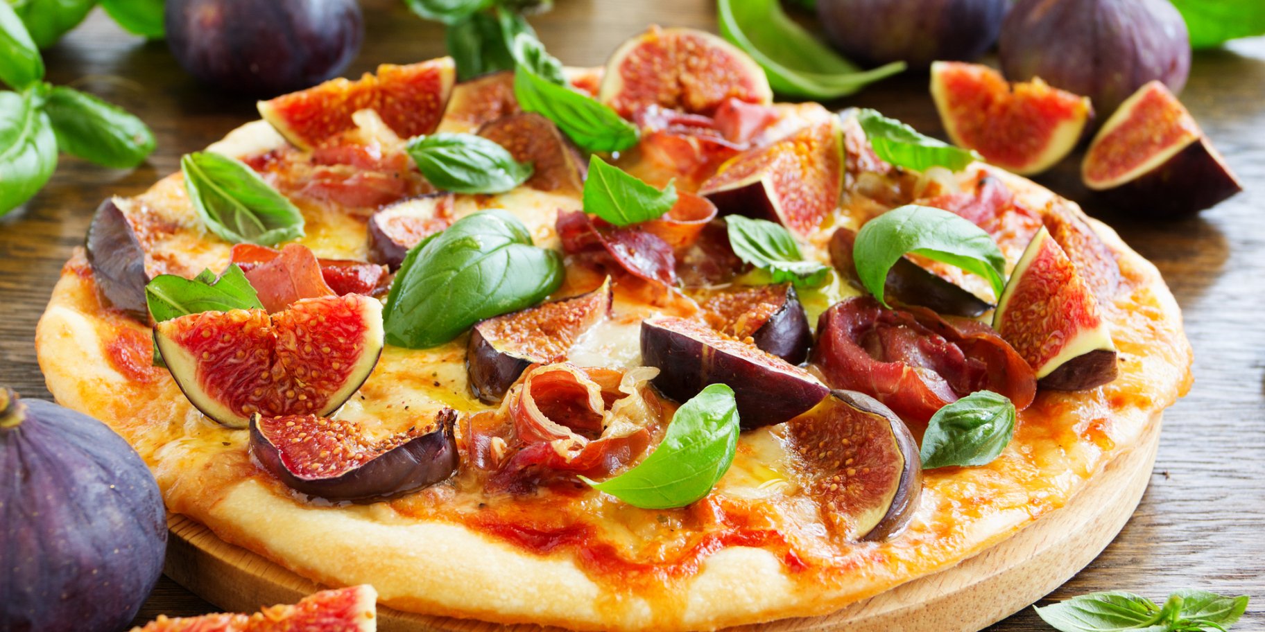 Піца з інжиром і шинкою