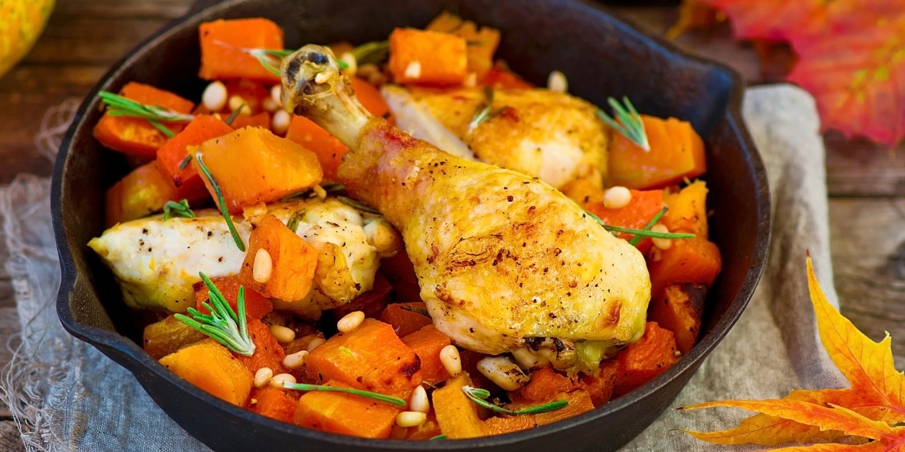 Запечені курячі гомілки з овочами