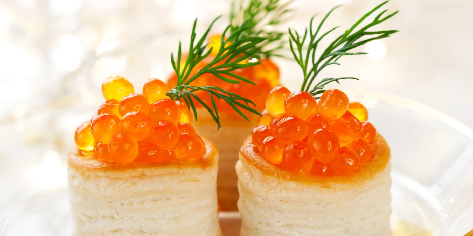 Канапе з червоною ікрою