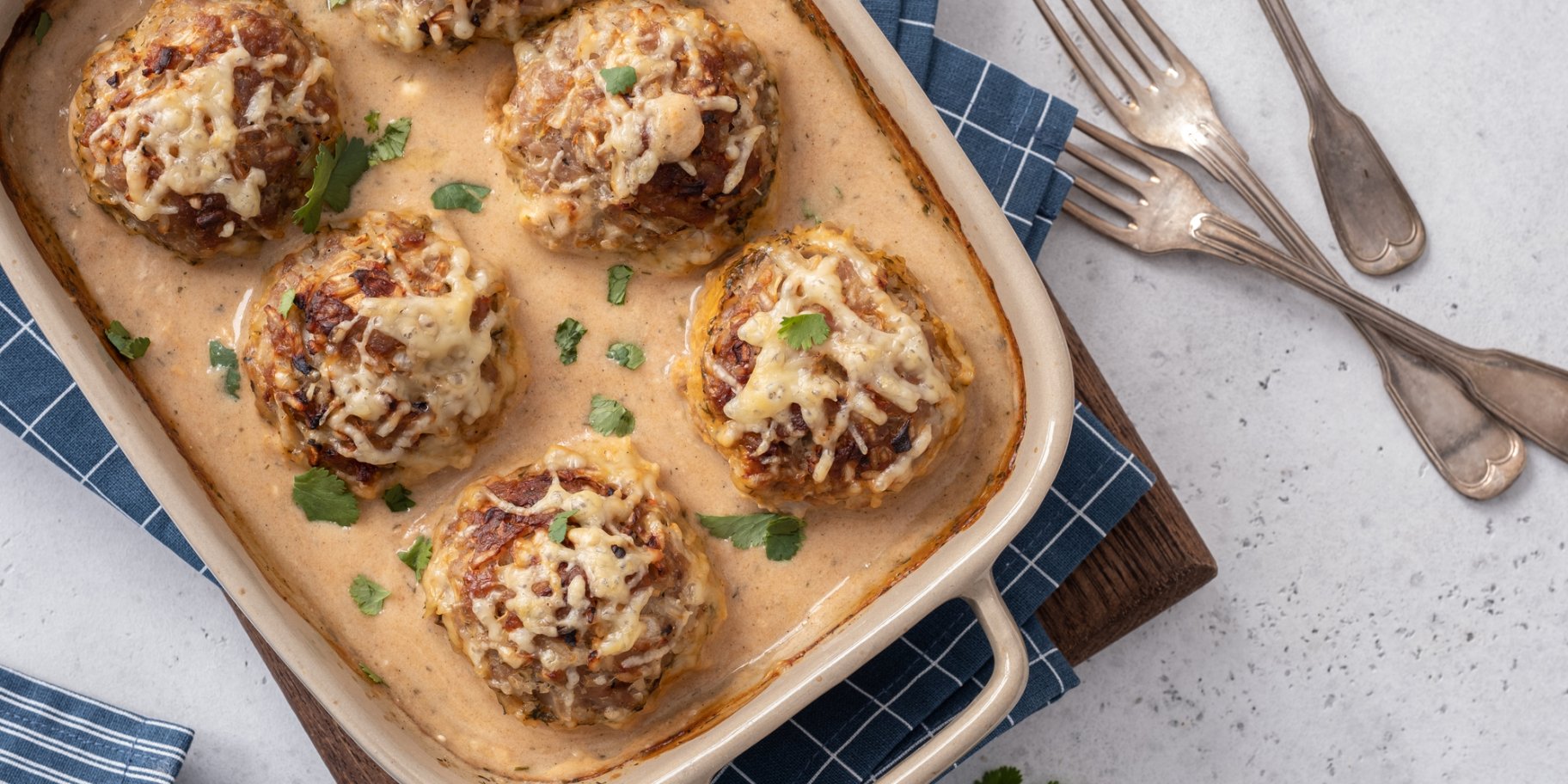 Тефтелі у сметанному соусі