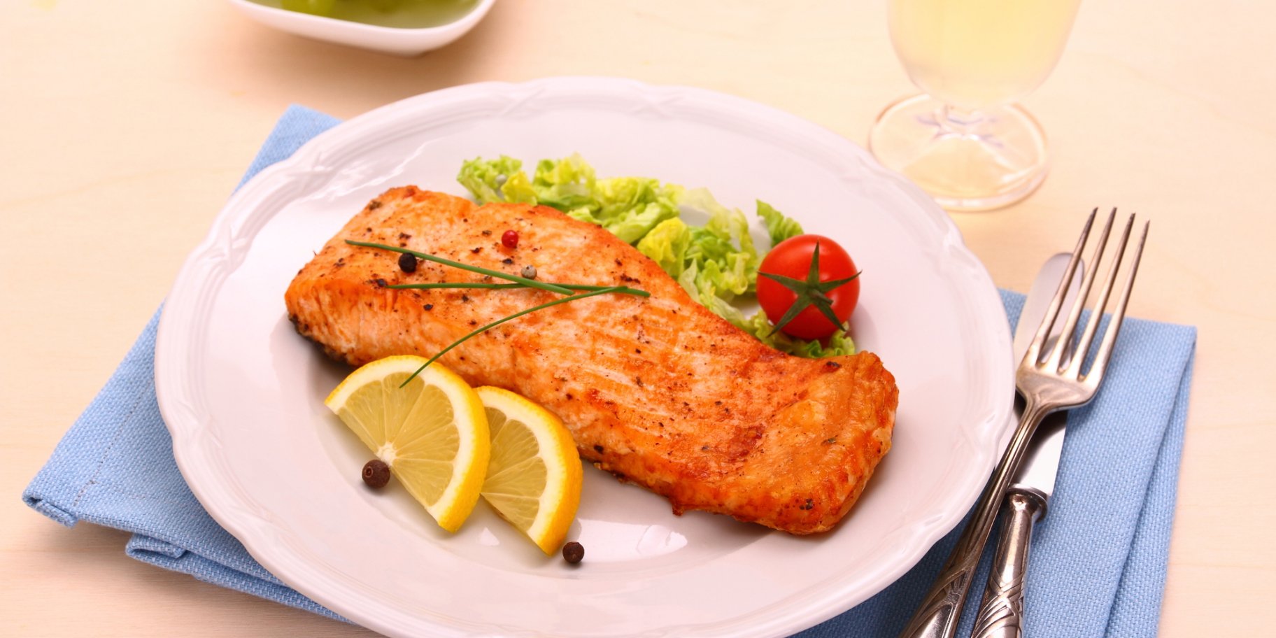 Запечений лосось з лимонами