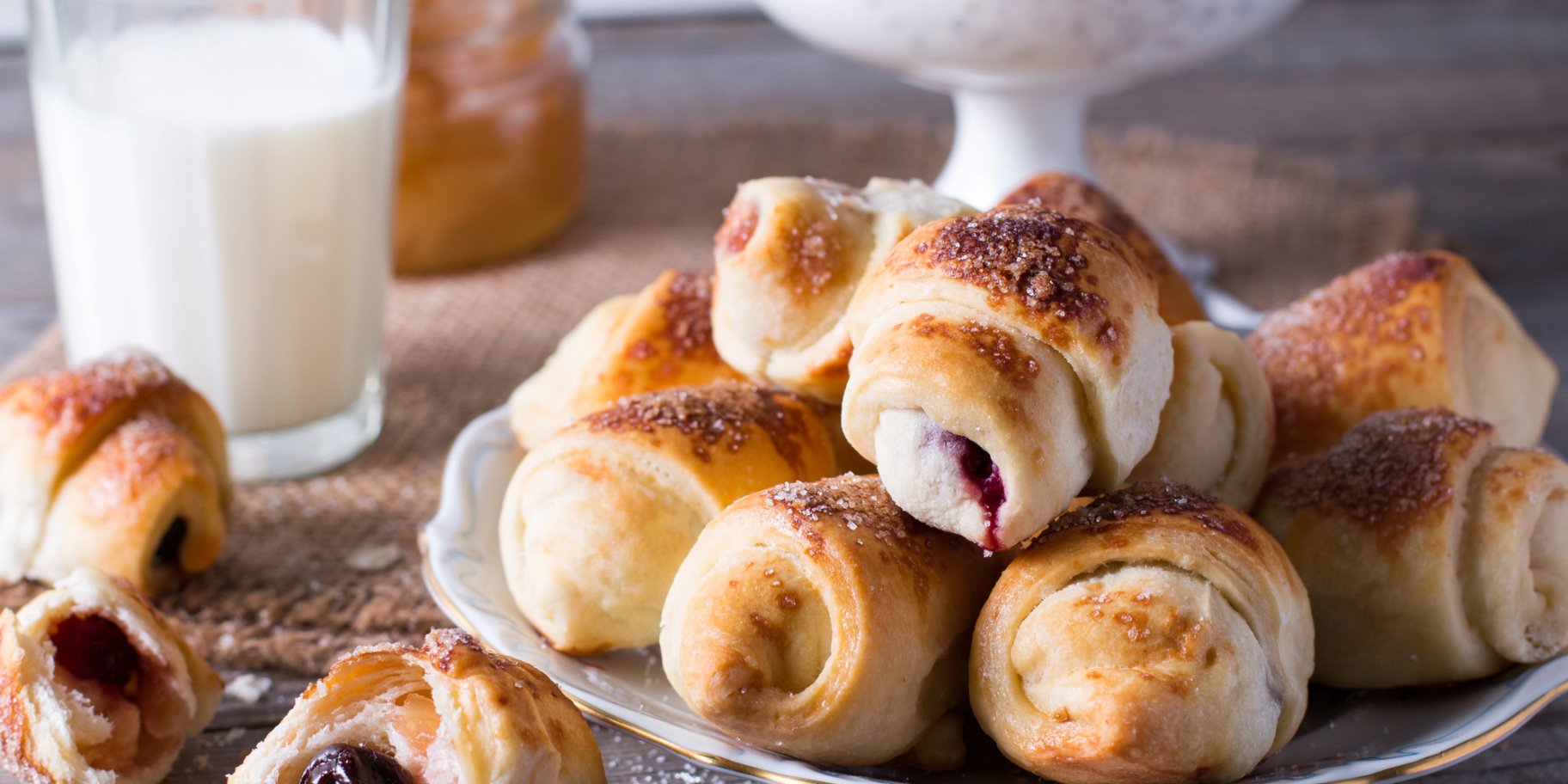 Рогалики на сирному тісті з повидлом