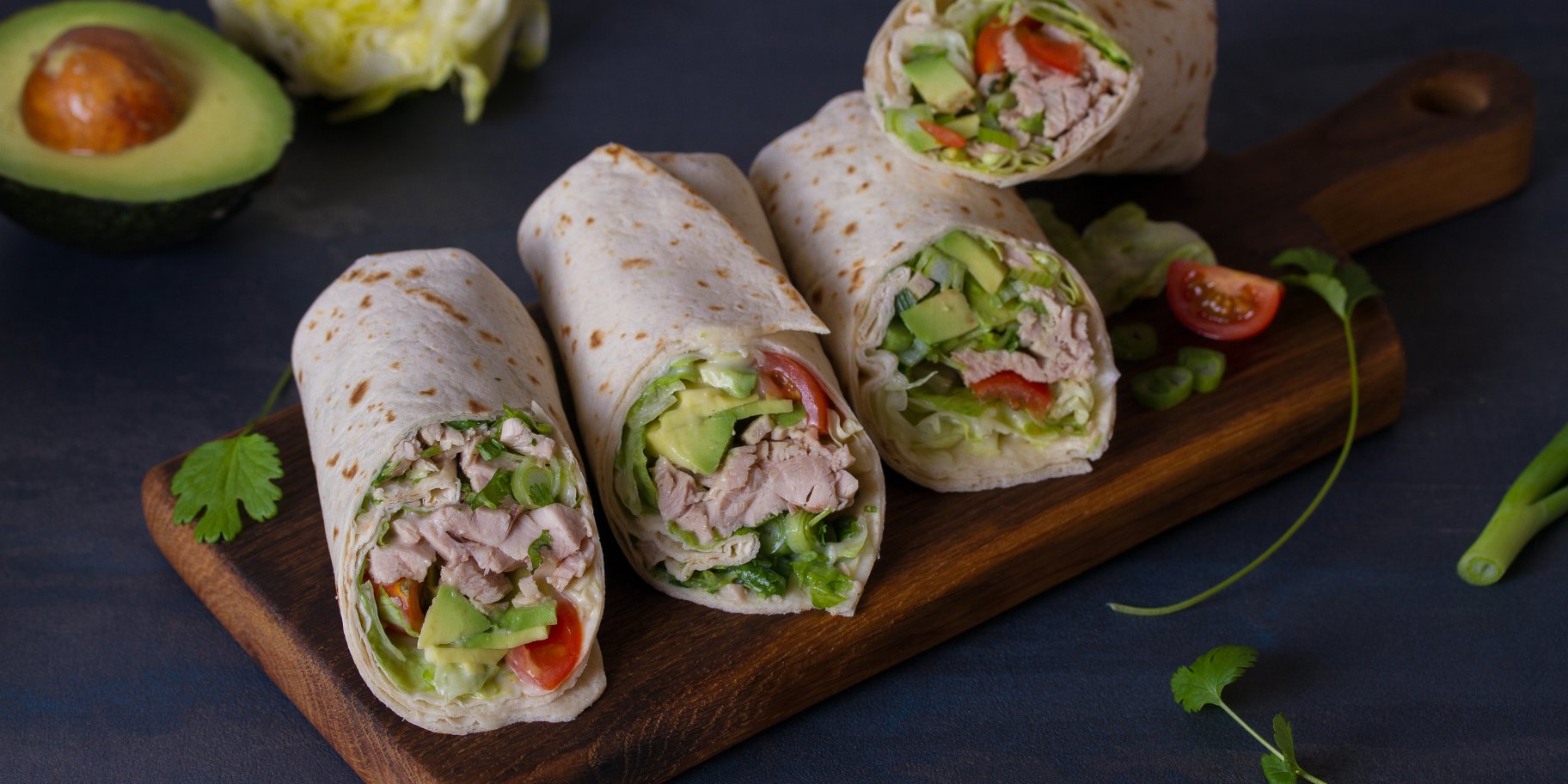 Лаваш з авокадо та куркою