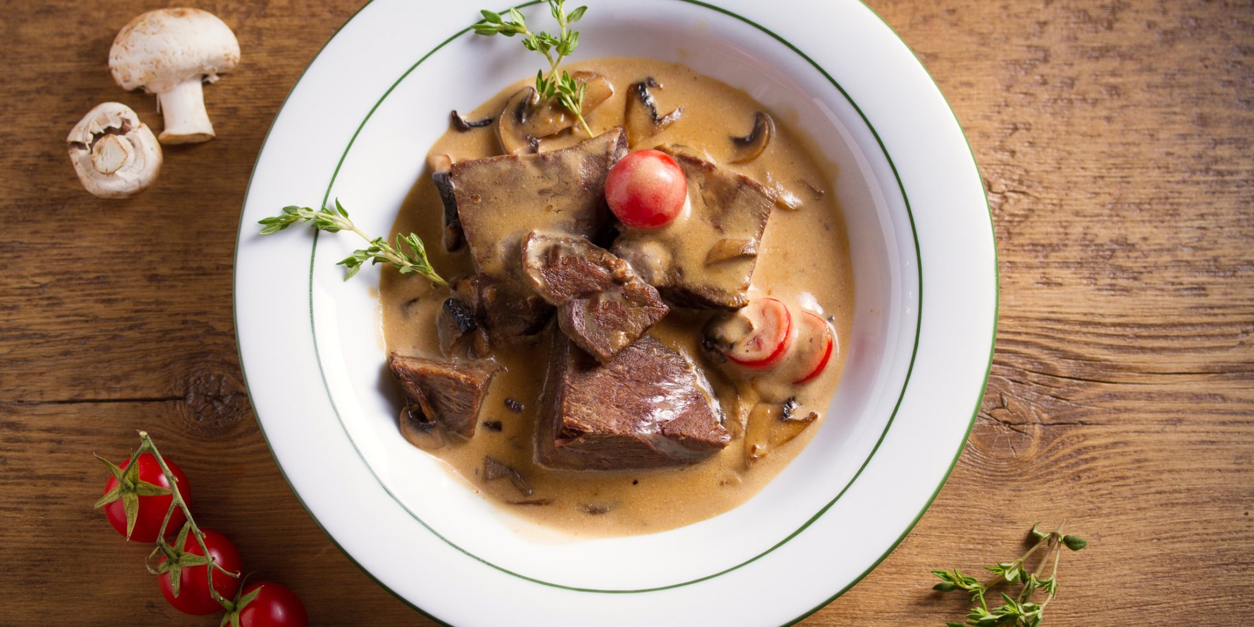 Телятина під грибним соусом