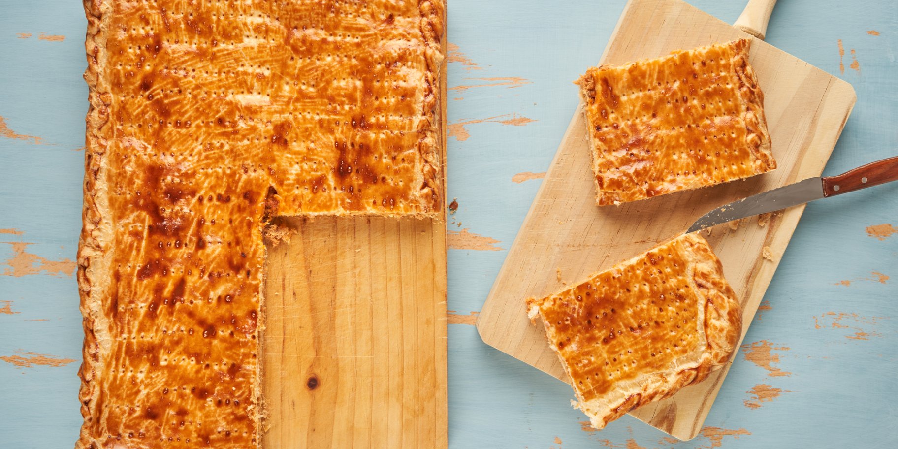 Рибний пиріг з листкового тіста з грибами