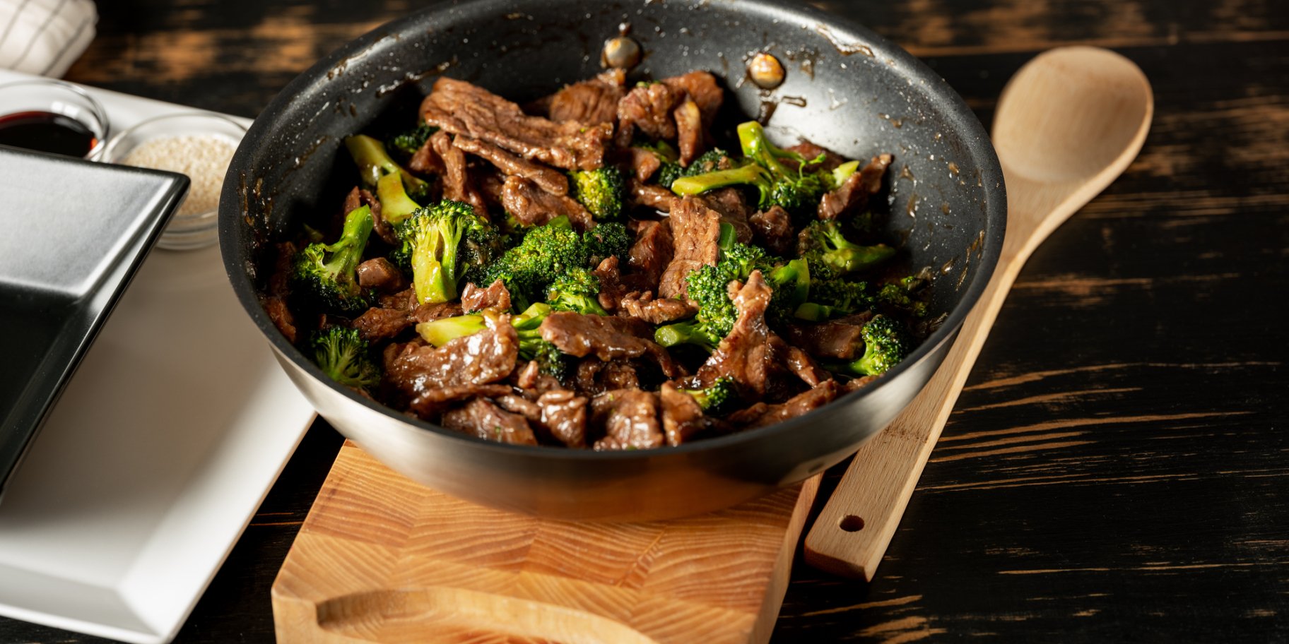 Свинина з броколі