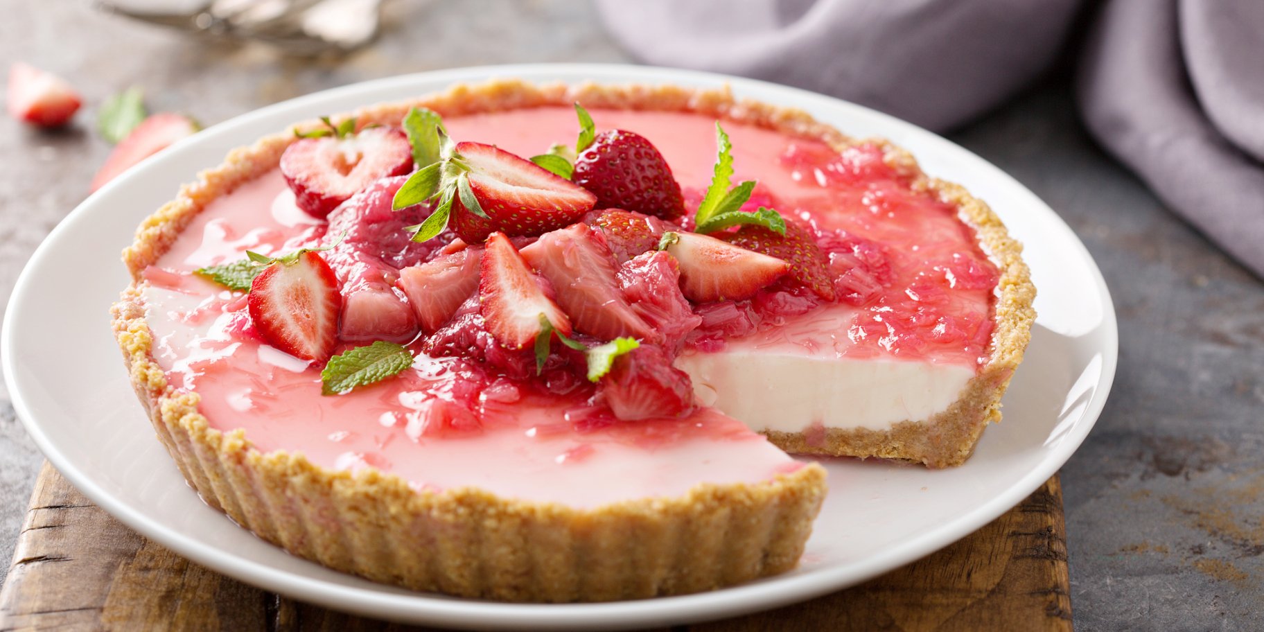 Йогуртовий пиріг з полуницею